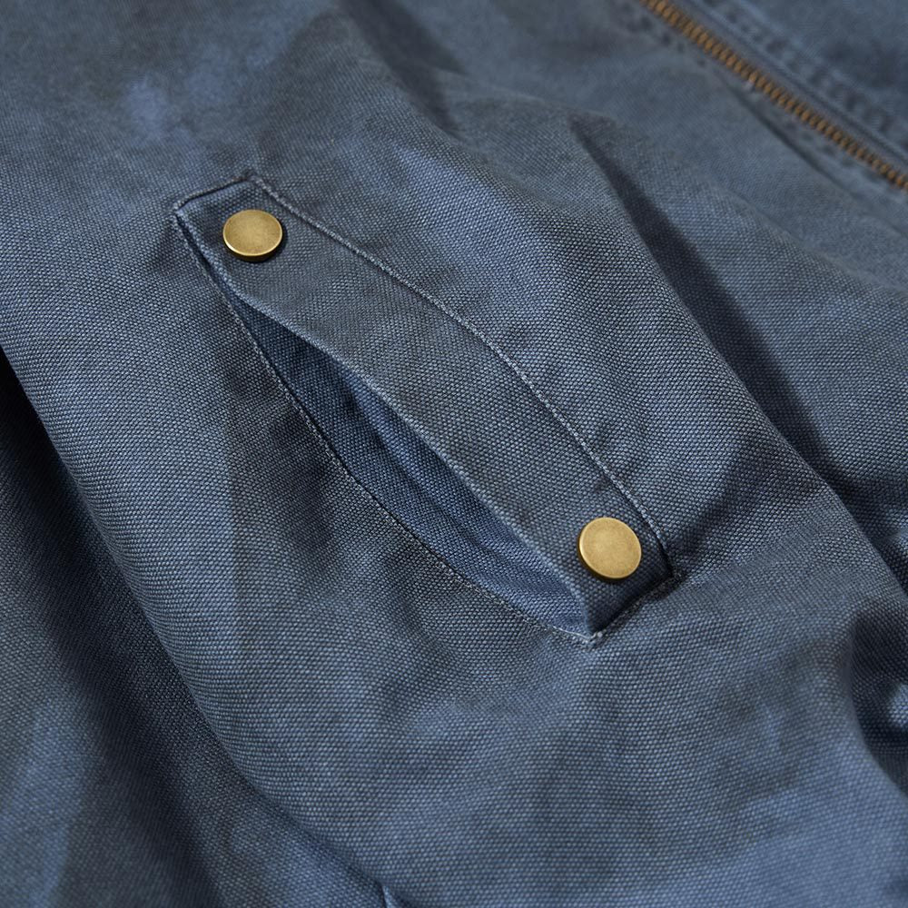 Spray painting making old and dirty work tools hooded jacket